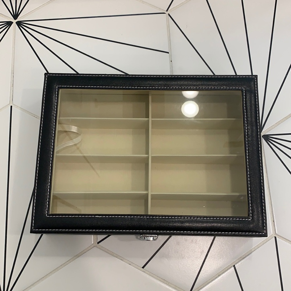 Sunglasses display case - Picture 1 of 5